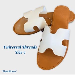 —SOLD—Universal Thread Sandals 7 white/tan NWT